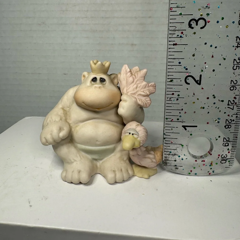 Precious Moments Figure 1989 TO MY FAVORITE FAN Samuel J. Butcher 521043 Enesco